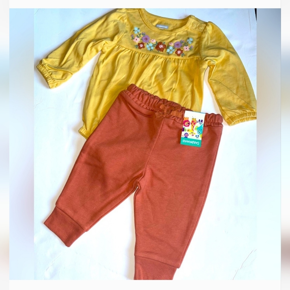 Garanimals Baby Girl yellow Long Sleeve Bodysuit & sweat pants set
